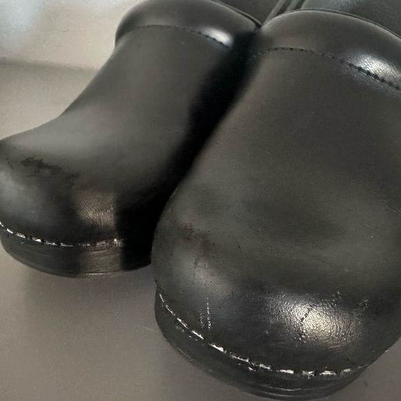 Dansko Black Professional Clogs with Slip-Resistant Sole - Picture 7 of 8